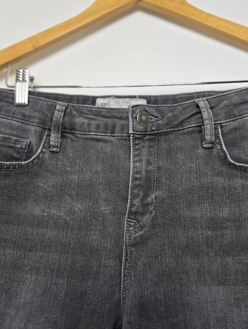 Free People We The Free Gray High Rise Straight Leg Raw Hem Jeans Grunge 31 - Picture 4 of 6